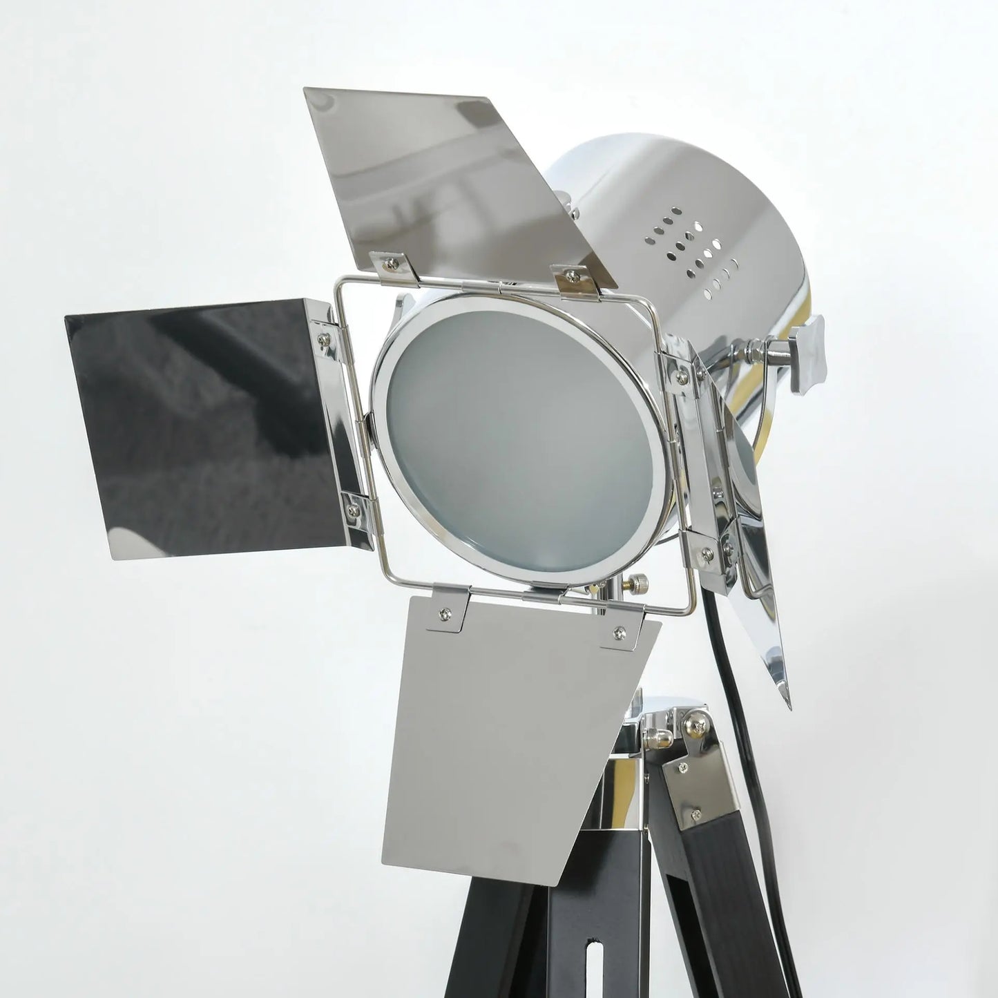 Industrial Tripod Floor Lamp. Londecor