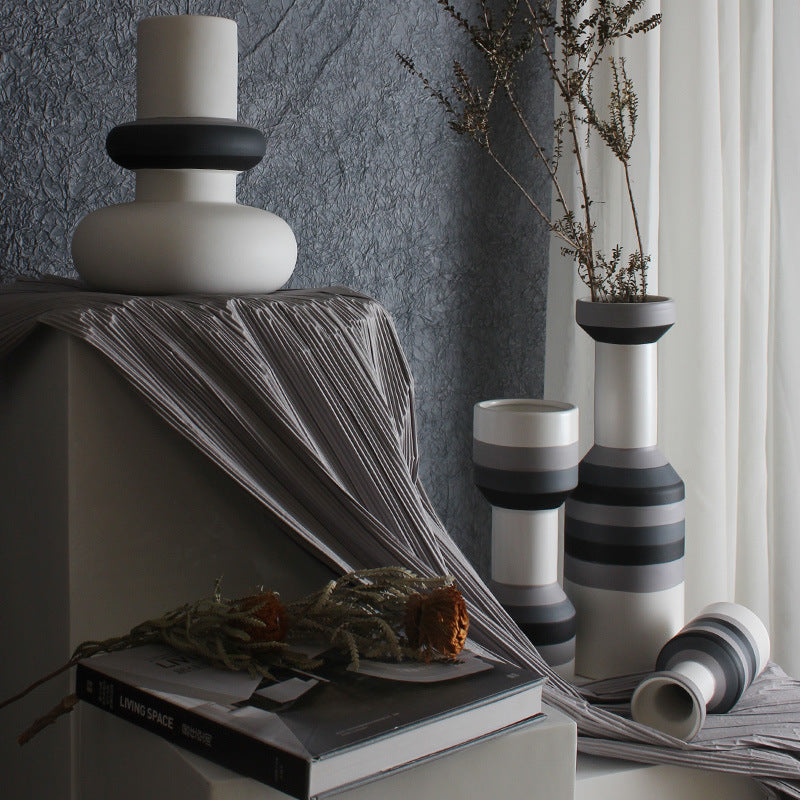 Simple Contrast Striped Ceramic Vase Londecor
