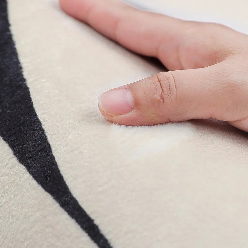 Elegant Minimalist Carpet Londecor