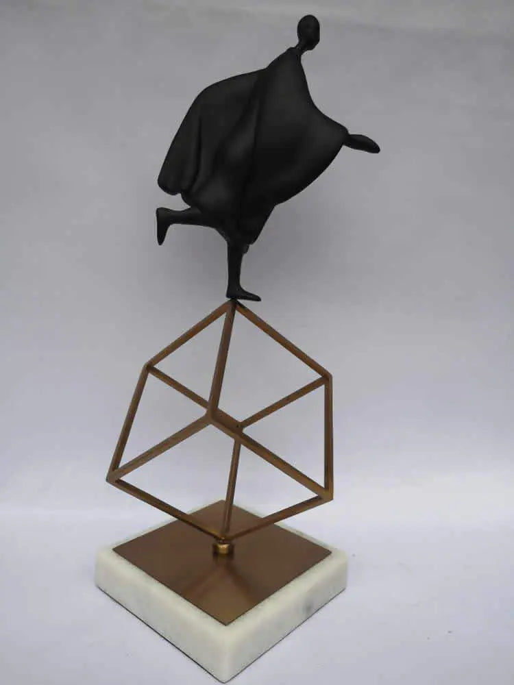 Metal cast figure ornament Londecor