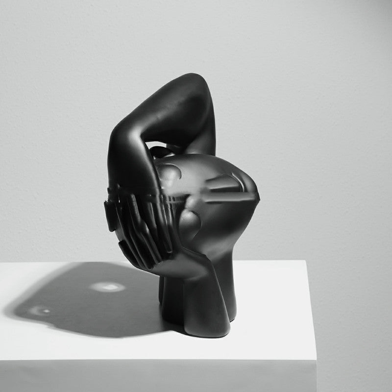 Product information: Material: Resin Style: minimalist and modern Craftsmanship: handmade Appearance: Character Size:32*23*42.5cm Packaging list: Pendant X1PCS Sculpture Ornament