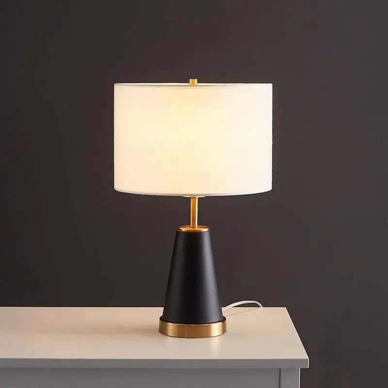 Modern Minimalist Bedroom Bedside Lamp - Londecor